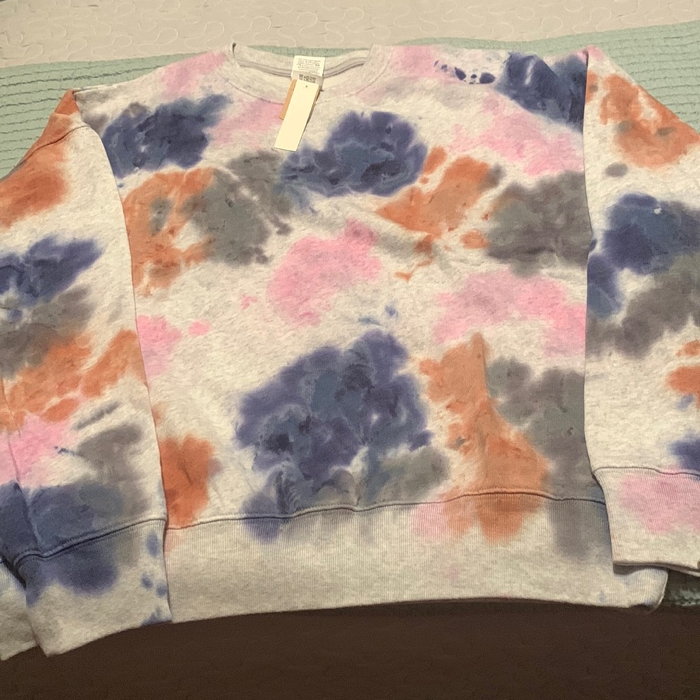 PINK crewneck sweat shirt NWT. Size xs.